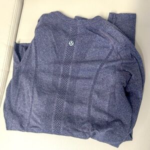 Lululemon Women’s Swiftly Tech Long-Sleeve Shirt, Size 4, Nightfall colour